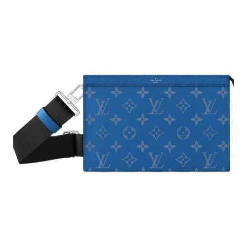 LOUIS VUITTON Gaston Wearable Wallet