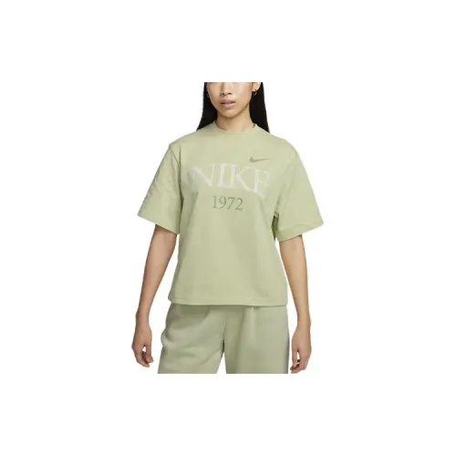 Nike T-Shirts Women's Olive Oil