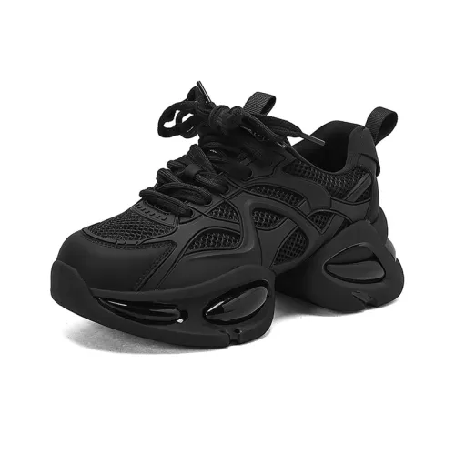 Ruby L Chunky Sneakers Women's Low Top Black/White