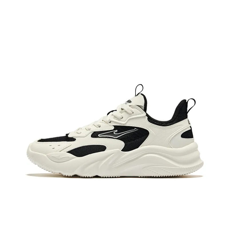 Erke Clouds Anti Slip Wear Resistant Low Top Casual Shoes Women's Jet Black Microcrystal White-0