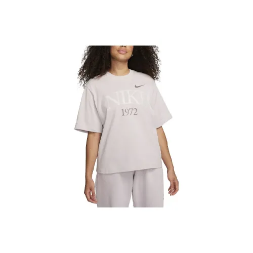 Nike Sportswear Classics T-Shirts Women's Platinum/Purple