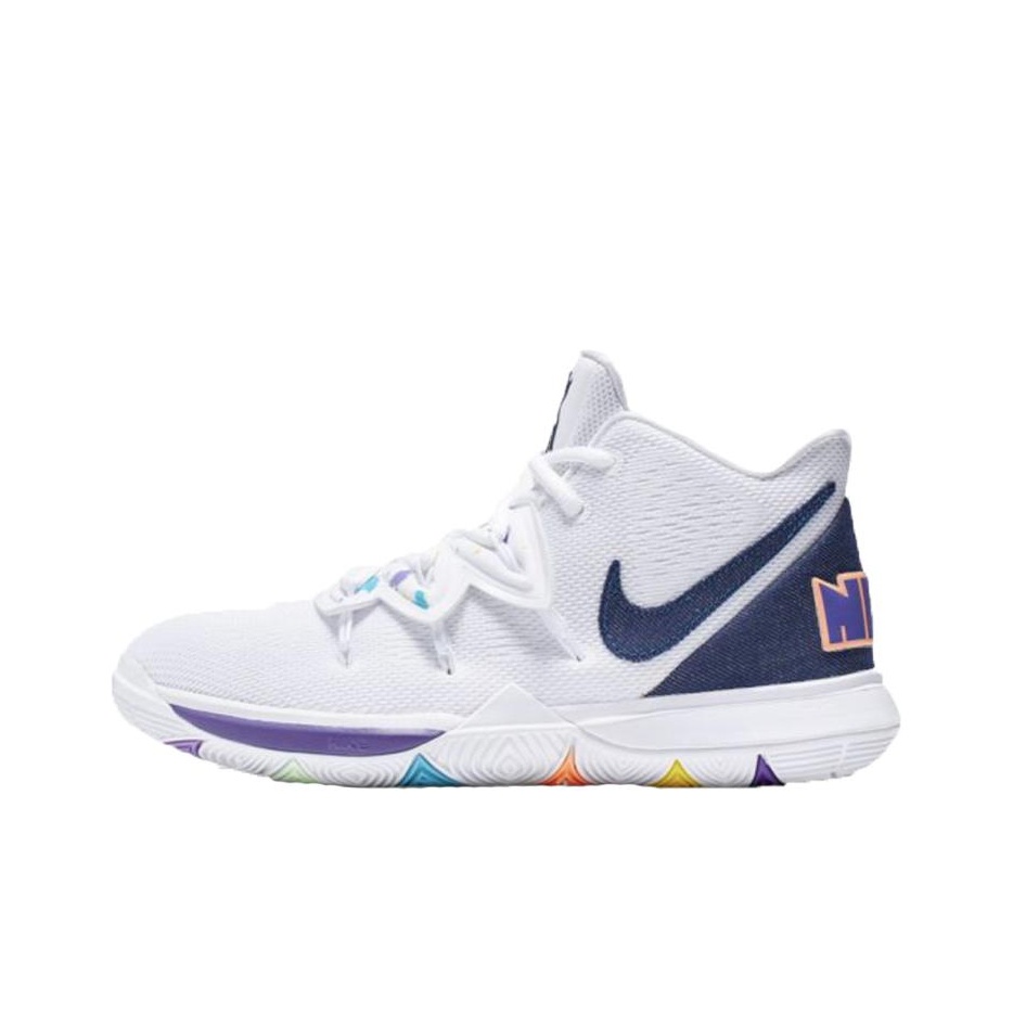 all white kyrie 5s POIZON