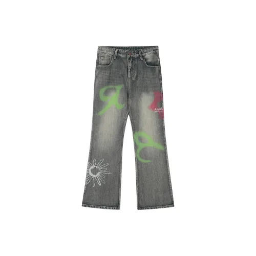 A chock Spray Paint Unisex Jeans