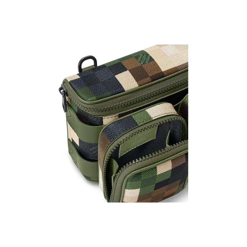 LOUIS VUITTON Lv Trail Wearable Wallet-6