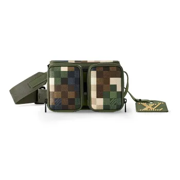 LOUIS VUITTON Lv Trail Wearable Wallet