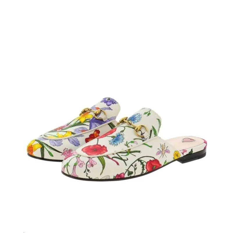 GUCCI Closed Toe Slippers Women's-3