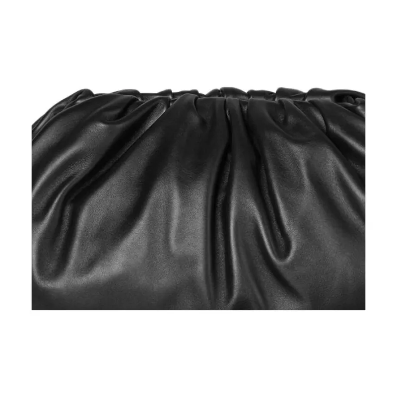 Bottega Veneta The Pouch Butter Calf Nero-2