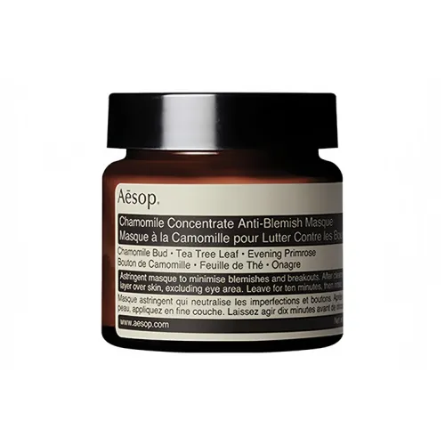 AESOP 마스크팩 사용 여성