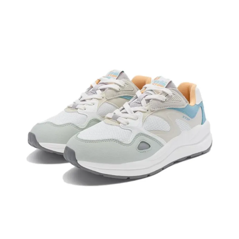 XTEP Light-year 5.0 Cushioning Wear-Resistant Low-Top Casual Shoes Women's White Gray Green-1