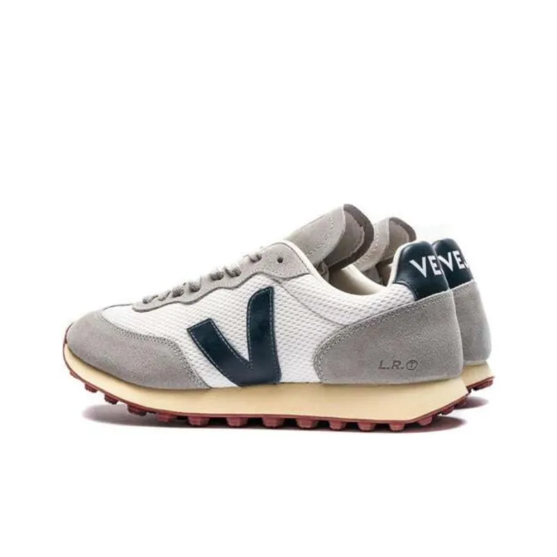 VEJA Logo-patch Low-top Sneakers-5