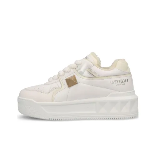 Valentino Rockstud Skateboard Shoes Women's Low-Top Off White