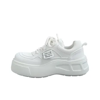 An Old Man Wear Resistant Low Top Casual Shoes Women's