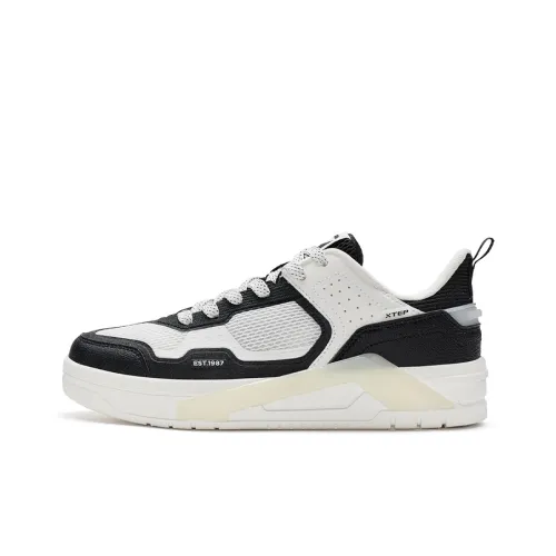 XTEP Wear Resistant Low Top Skateboard Shoes Women's Black/Sail White