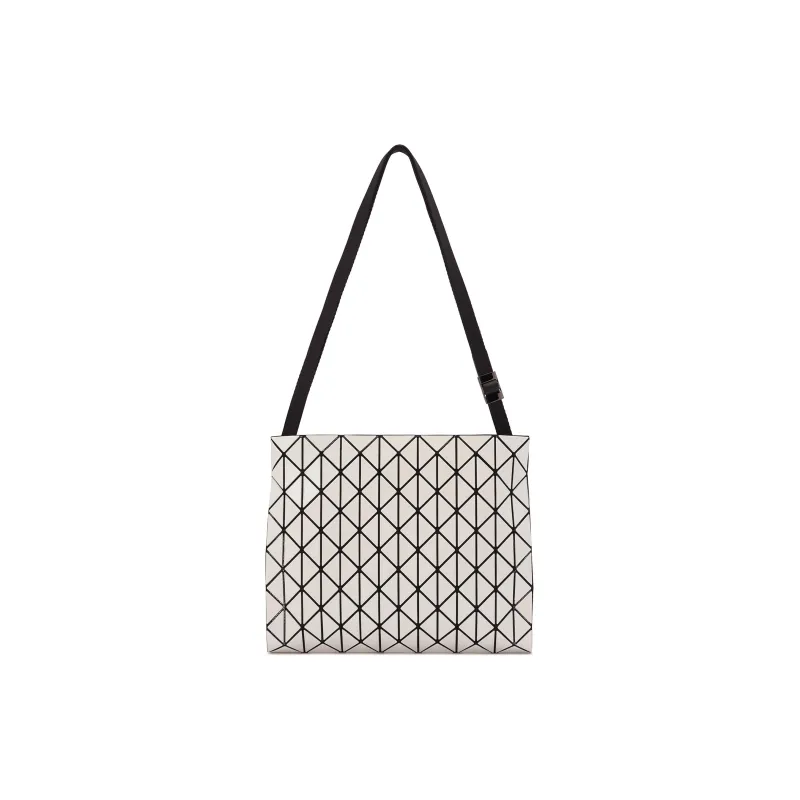 ISSEY MIYAKE Row Metallic Polyvinyl Chloride Resin Handbag Shoulder Bag Regular Women's Ivory-0