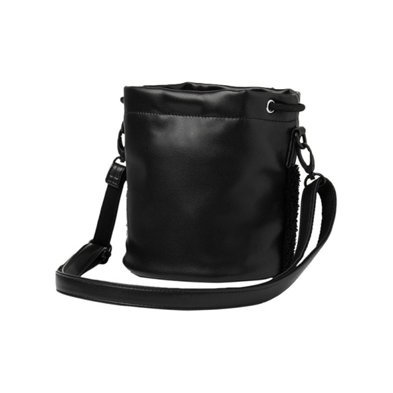 春新作の PUMA POIZON - Black Bags Shoulder バッグ