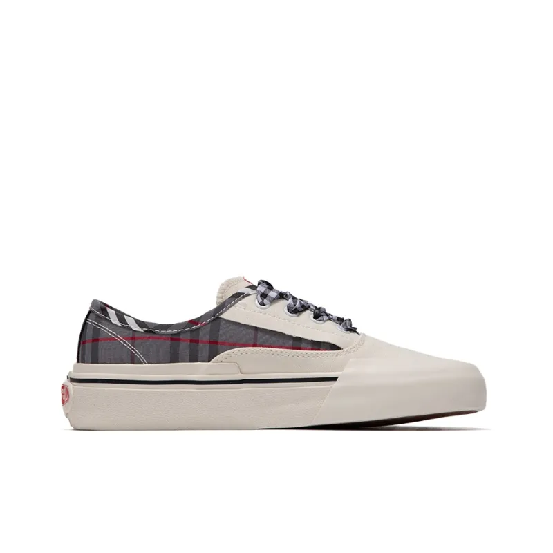 BOBBIE BURNS Low Top Canvas Shoes Unisex Black White-1