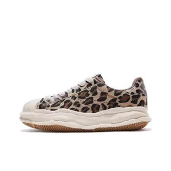 Feiyue Shock Absorbers With Slip Resistant Features Low Top Chunky Sneakers Women's Leopard Print