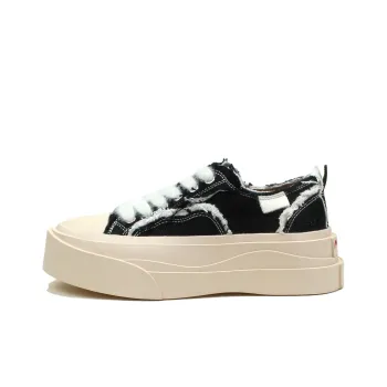 MARCHE STUDIOS Anti Slip And Wear Resistant Lightweight Height Increasing Low Top Canvas Shoes Unisex Black White