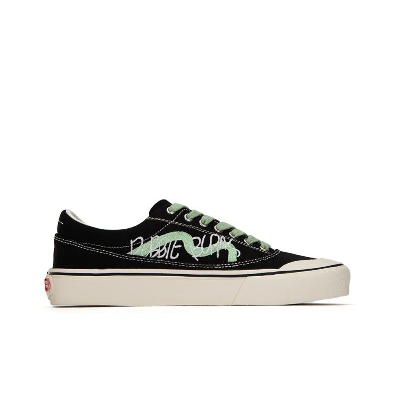 BOBBIE BURNS Balance Low-Top Canvas Shoes Unisex Black-1