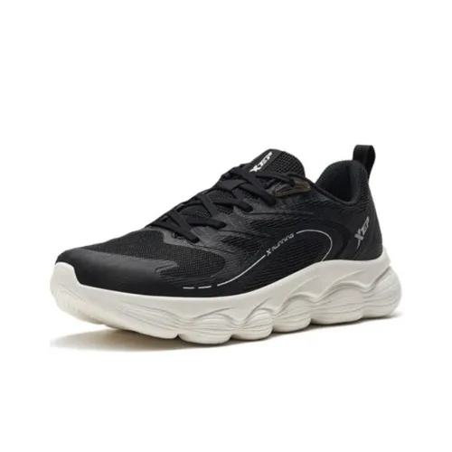 XTEP Cushioned Slip Resistant Low Top Running Shoes Men's Black White