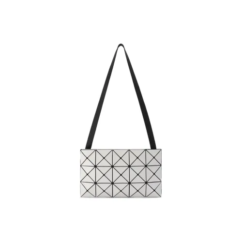 ISSEY MIYAKE Shoulder Bags