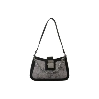 Meow in the grass Shoulder Bags