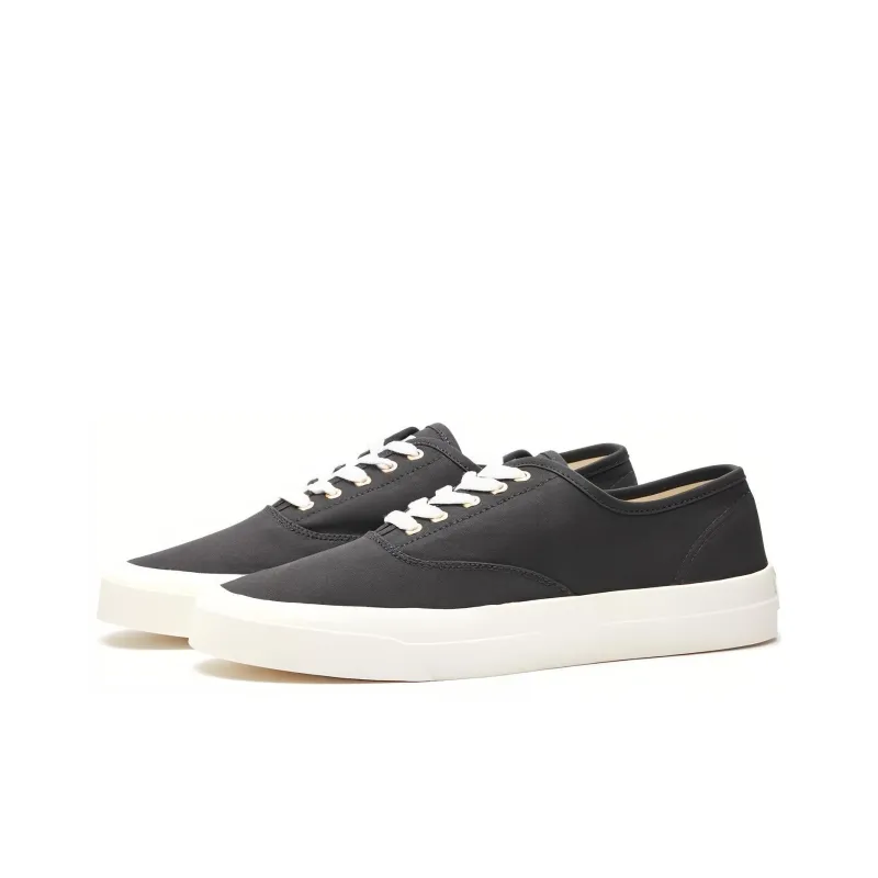 Maison Kitsune Slip Resistant Low Top Skateboard Shoes Men's Black-2