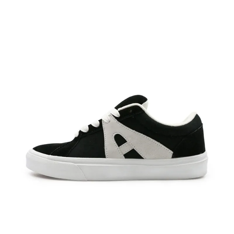 I'm shopping Skateboard Shoes Unisex Low Top Black-0