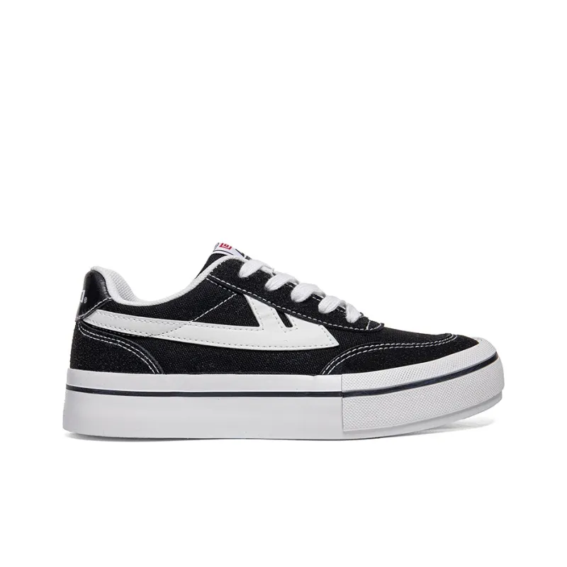 Warrior Students Casual Canvas Shoes Wear resistant And Lightweight Low Top Skateboard Shoes Women's Black White-1
