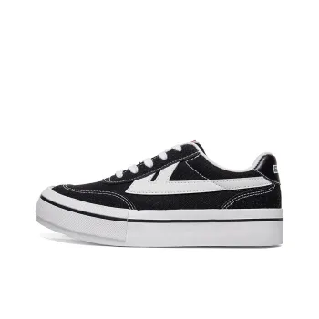 Warrior Students Casual Canvas Shoes Wear resistant And Lightweight Low Top Skateboard Shoes Women's Black White