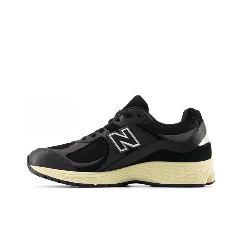 New Balance 2002R Black Vintage-0