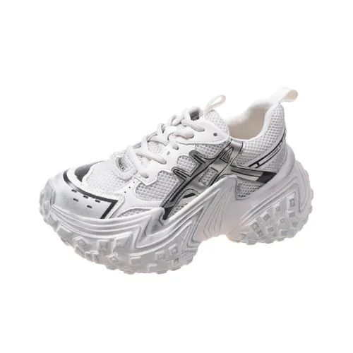 Take the Qin Chunky Sneakers Women's Low-Top