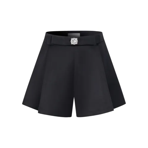 Three Quarters Casual Shorts Women's Black