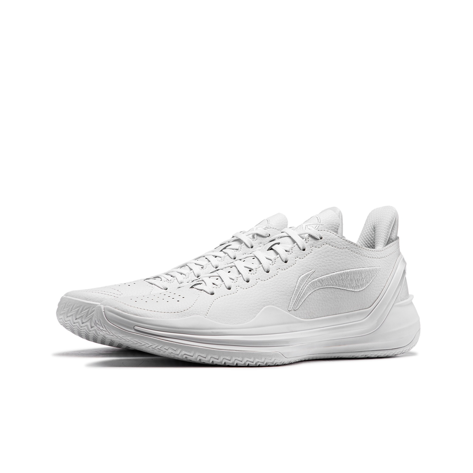 white low top basketball shoes