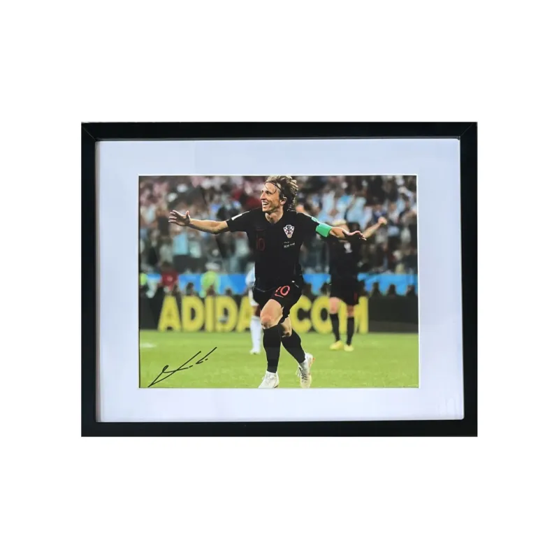 EM Luka Modrić Handwritten Signature Croatia Photo Includes Certification Certificate, Outer Frame Size 38.6x48.6cm-0