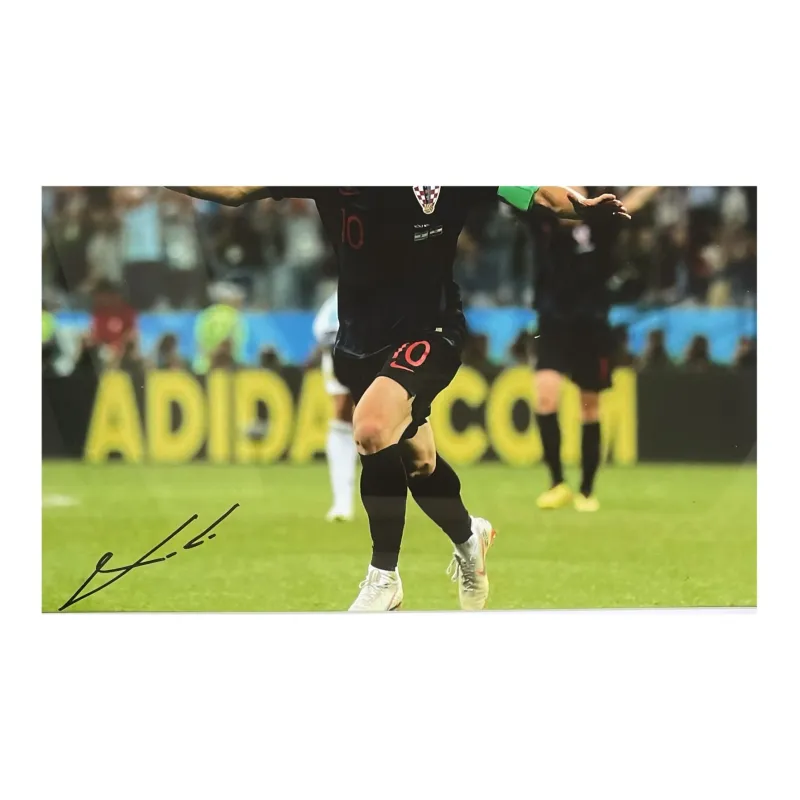 EM Luka Modrić Handwritten Signature Croatia Photo Includes Certification Certificate, Outer Frame Size 38.6x48.6cm-2