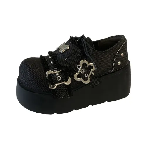 Take the Qin Loafers Women's Black