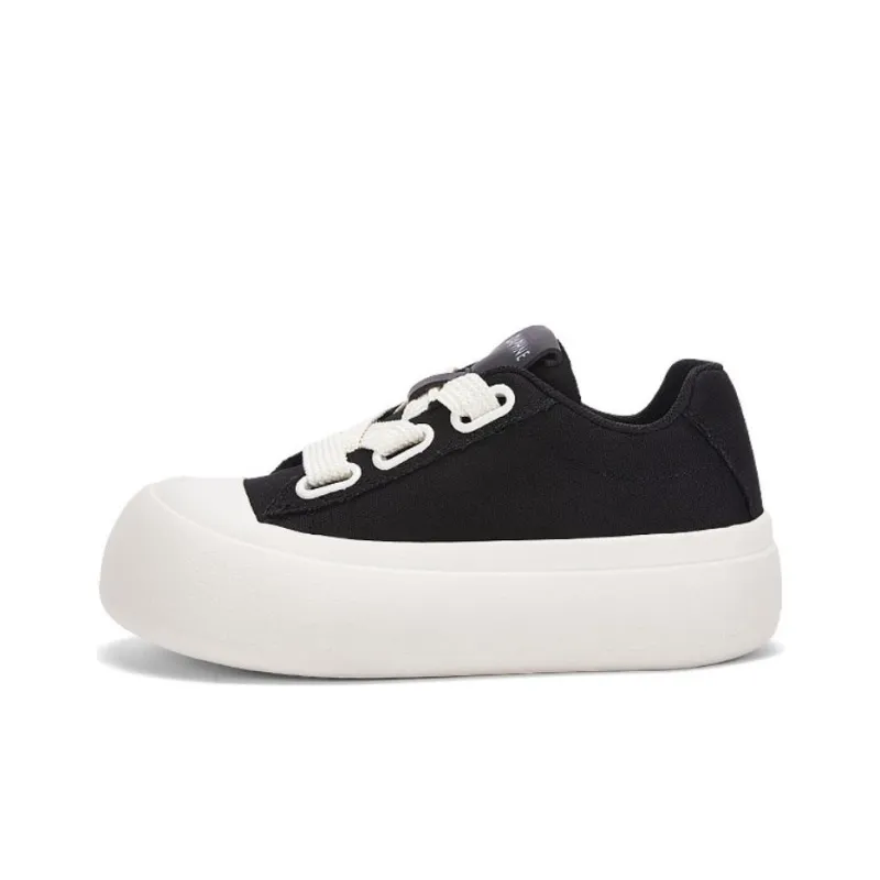 DAPHNE Low-Top Skateboard Shoes Women's-0
