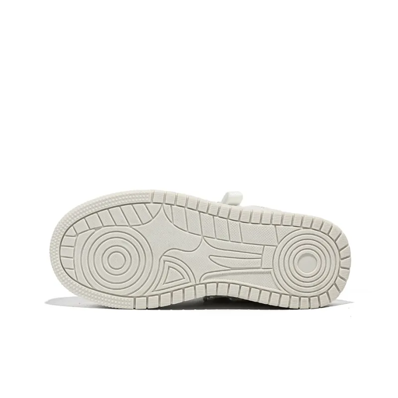 Little Red Man Low-Top Skateboard Shoes Unisex-4