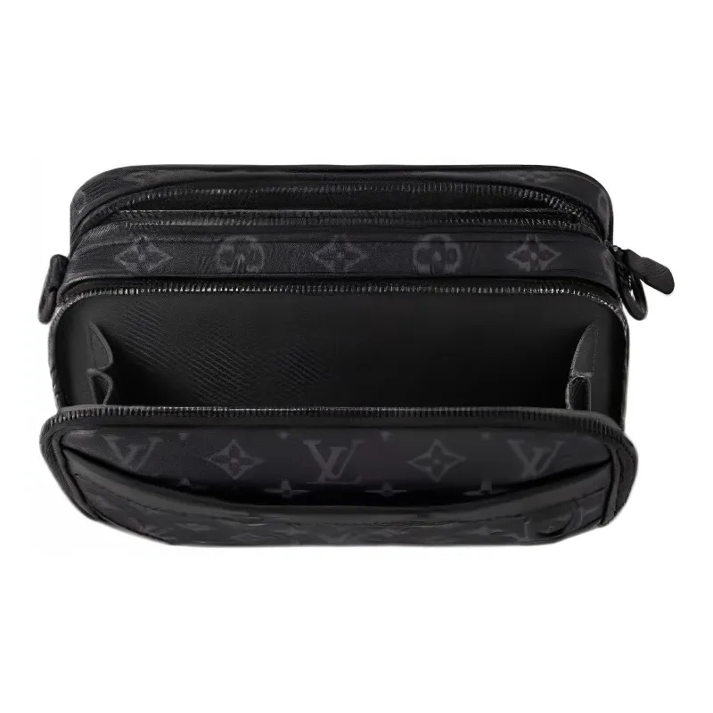 LOUIS VUITTON Alpha Messenger-2