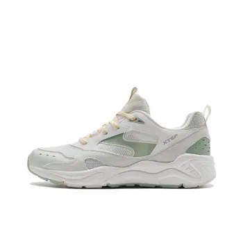 XTEP Newborn Collection Cushioning Wear-Resistant Low-Top Trekking Shoes Women's White Green
