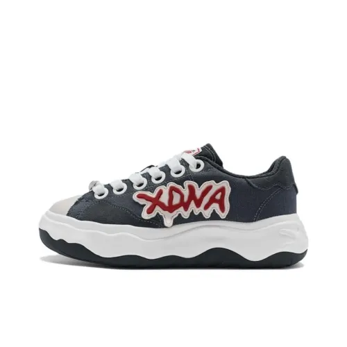 XTEP Cushioning Wear Resistant Low Top Skateboard Shoes Women's Charcoal Gray