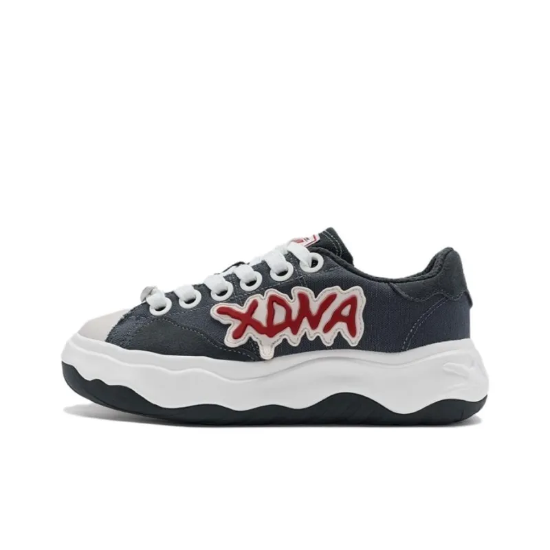 XTEP Cushioning Wear Resistant Low Top Skateboard Shoes Women's Charcoal Gray-0