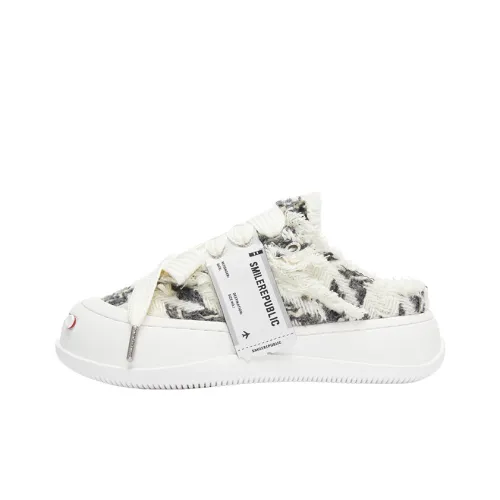 SMILEREPUBLIC Slip Resistant Height Increasing Low Top Canvas Shoes Unisex Black White