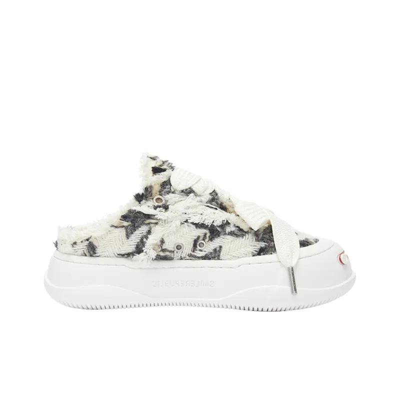 SMILEREPUBLIC Slip Resistant Height Increasing Low Top Canvas Shoes Unisex Black White-1