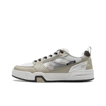 XTEP Tianji IV Slip Resistant Low Top Skateboard Shoes Men's White Brown