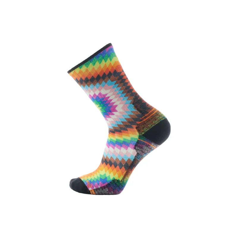 SMARTWOOL Hike Love Lives Here Print Crew Socks Mid-Calf Socks Unisex 1 Pack Multicolor-0