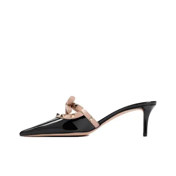 Valentino Garavani Rockstud Bow Detailed Pointed Toe Pumps