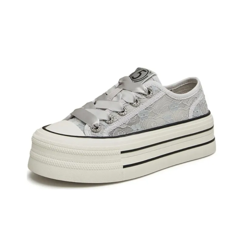 TATA Skateboard Shoes Women's Low Top Solid Color-1