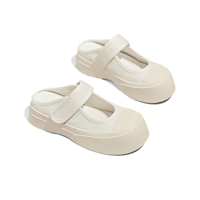 A Poinsettia Princess Closed Toe Slippers Women's-10